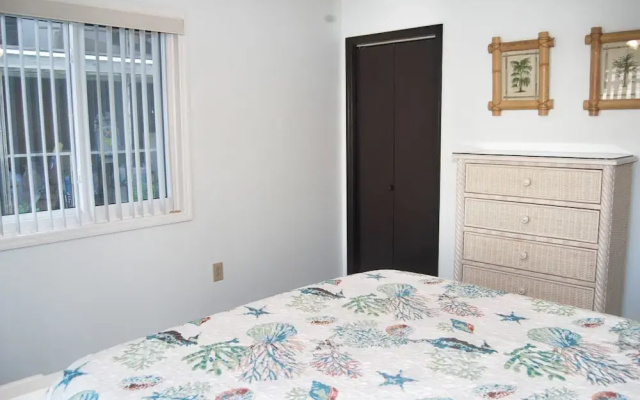 photo 2 of 4510 Seaview Street NMB 3 Bedrooms 2 Bathrooms Home