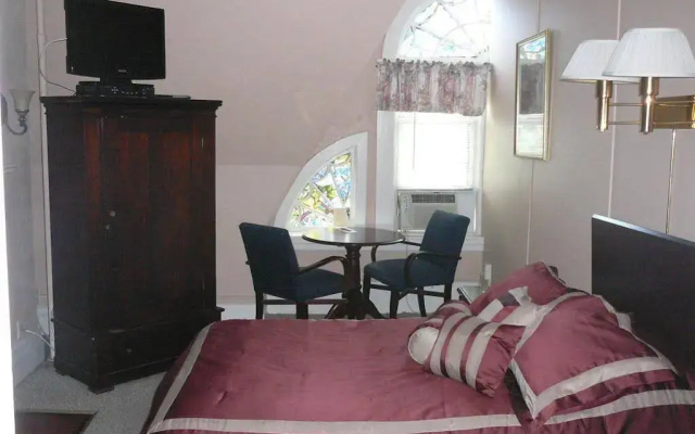 photo 3 of 463 Beacon Street Guest House