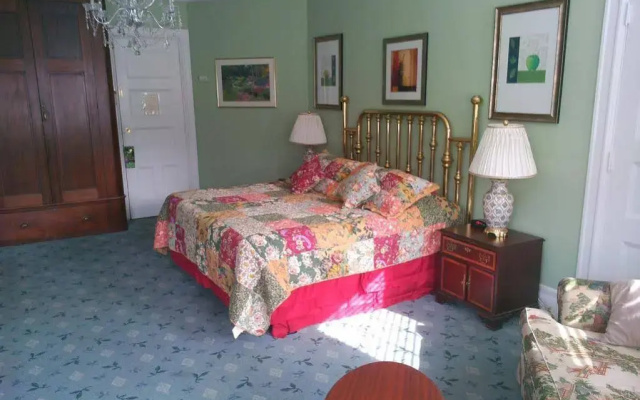 photo 4 of 463 Beacon Street Guest House