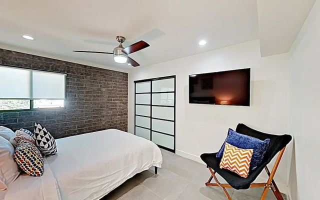photo 3 of 4917 Scottsdale - 2 Br Condo