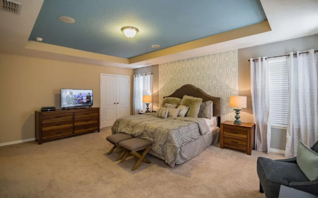 photo 3 of 4970 Trafalgar Village