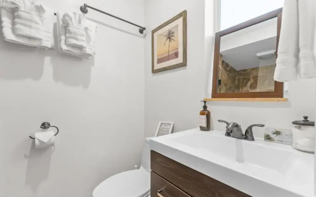 photo 2 of 4B/3B Gem w/Heated Pool/Jacuzzi - Steps to Beach