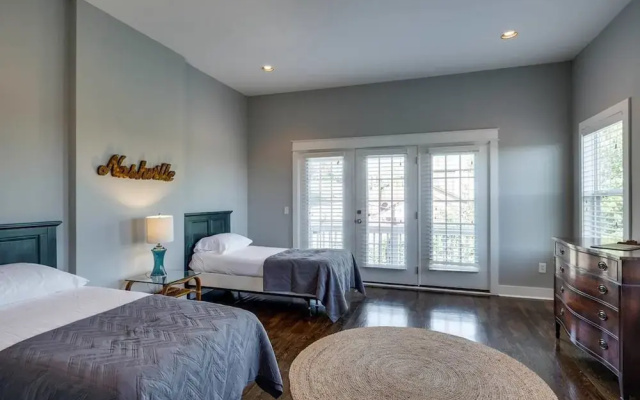 photo 3 of 4bd/3.5ba Home With Rooftop in 12 South by Domio