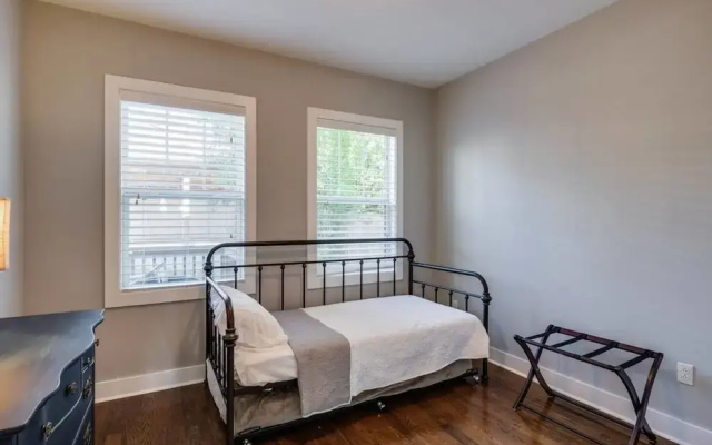photo 4 of 4bd/3.5ba Home With Rooftop in 12 South by Domio
