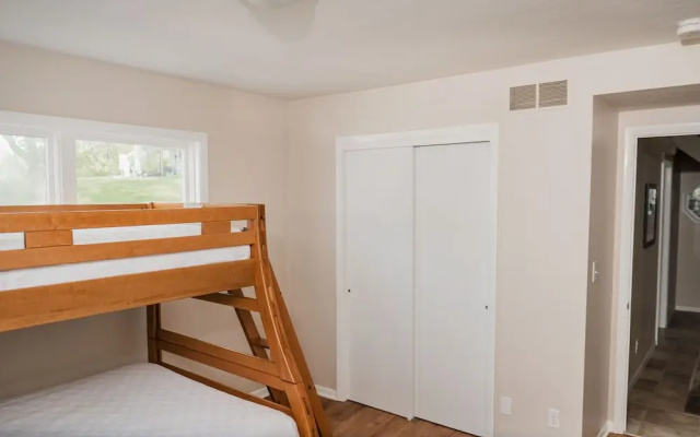 photo 2 of 4BDR Blue Haven Cottage Grand Haven 150
