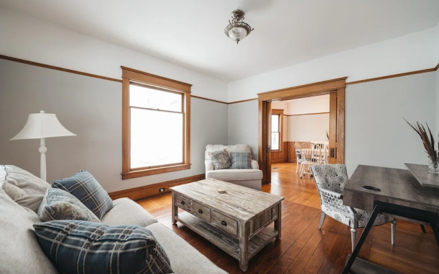 photo 2 of 4BDR Broomhead Farmhouse Main House