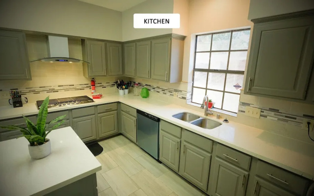 photo 3 of 4Bdrm 2.5Bath 8Bed - Story North Houston
