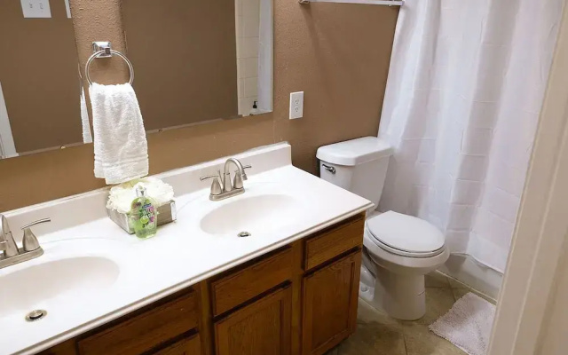 photo 3 of 4Bdrm 3.5Bath 11Beds - Great House