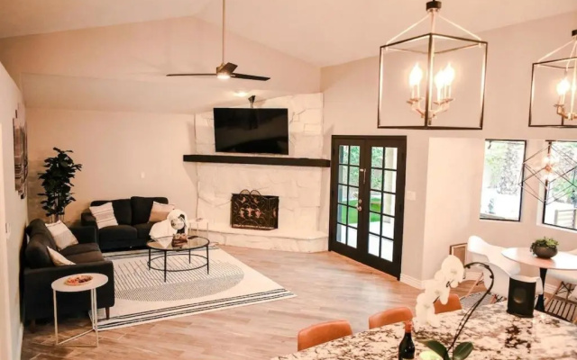 photo 2 of 4-bdrm Vacation Dream Home W/backyard Paradise!