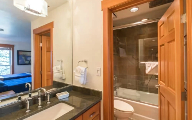 photo 3 of 4-Bedroom 4-Bath ski-in/ski-out Condo in Vail