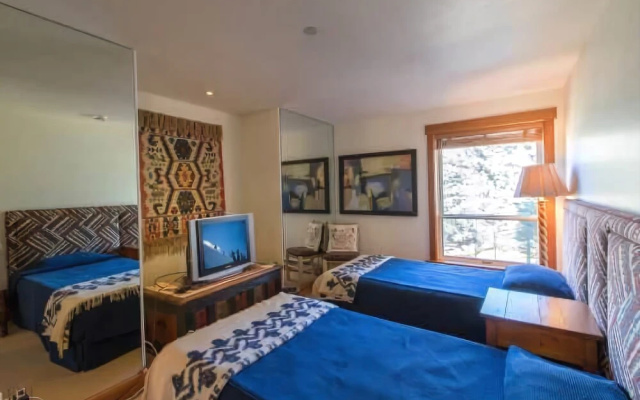 photo 4 of 4-Bedroom 4-Bath ski-in/ski-out Condo in Vail