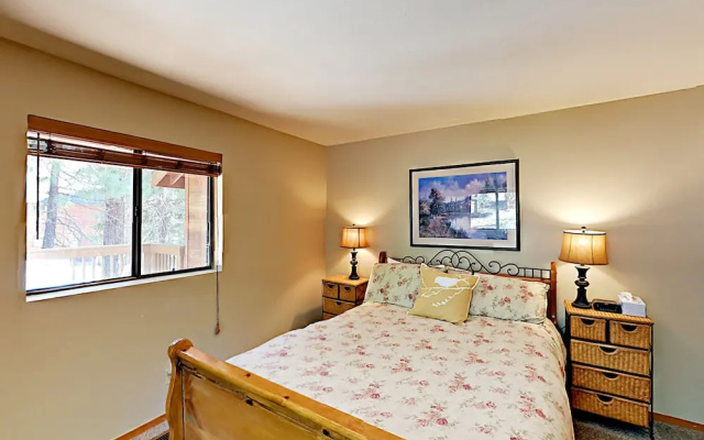 photo 5 of 4BR 3BA Tahoe Donner House by RedAwning