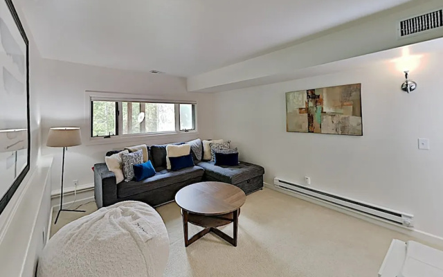 photo 4 of 4BR 3BA Vail Duplex with 4 Floors by RedAwning