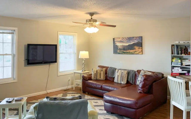 photo 2 of 4BR Country Home w/ Hot Tub