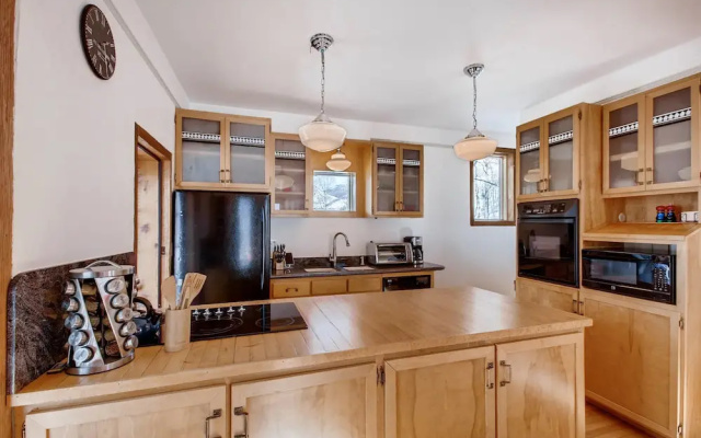 photo 5 of 4BR Luxury Log - 4 Br Home