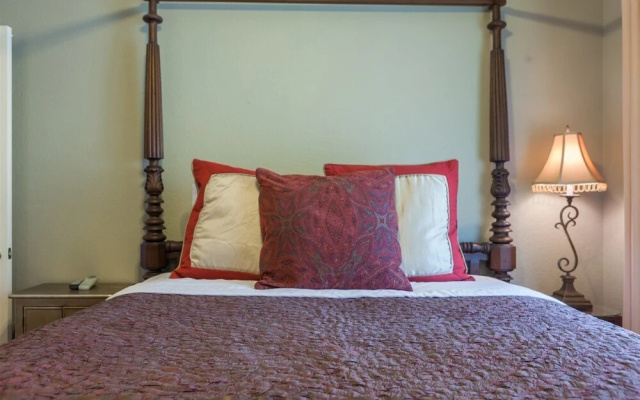photo 4 of 4BR Ocotillo Home, On the Lake and Golf Course