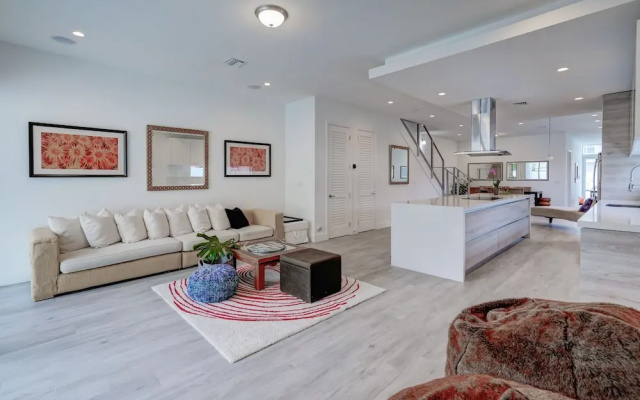 photo 2 of 4BR Pool Townhome Duplex by Jos17