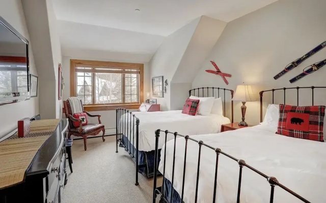 photo 5 of 4br Ski In/ski Out The Top Of Bachelor Gulch 4 Bedroom Condo by RedAwning