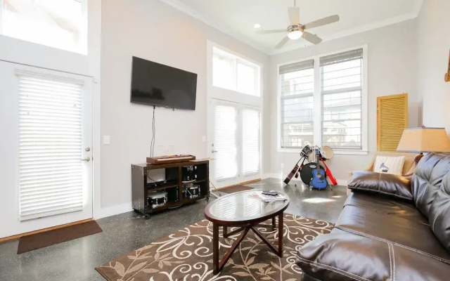 photo 2 of 4BR/3BA Music Row House B by RedAwning