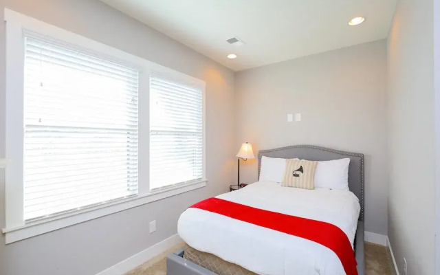 photo 5 of 4BR/3BA Music Row House B by RedAwning