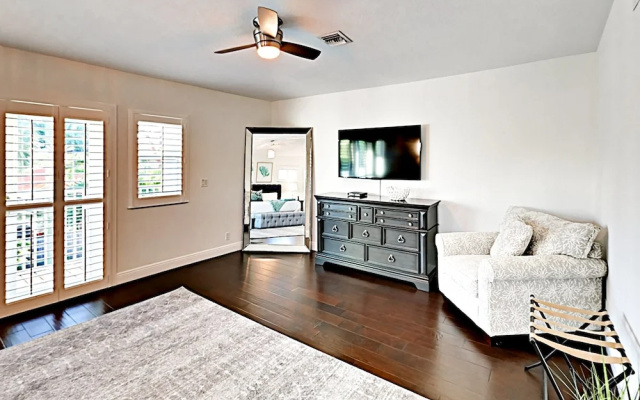 photo 3 of 4br/4ba W/ Private Deck & Heated Pool - Near Beach 4 Bedroom Home