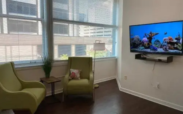 photo 2 of 4K TV's KING BED EXTENDED STAY PETS OK