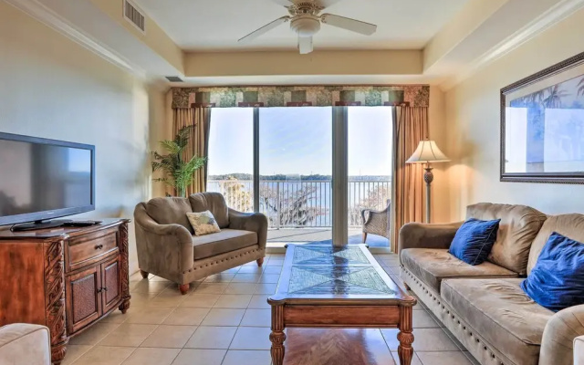 photo 3 of 1 Mi to Disney: Lakefront Condo w/ Pool Access!