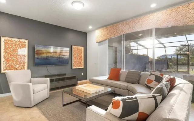 photo 2 of 5 Bed 4 Bath Townhouse With Pool 5 Bedroom Townhouse by RedAwning