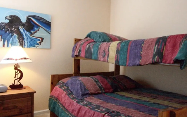 photo 4 of 5 Bed 8002