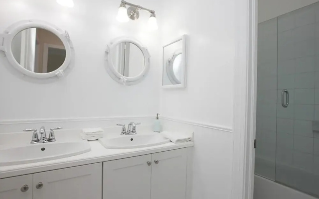 photo 5 of 5 Bedroom Homes in Miami by TMG
