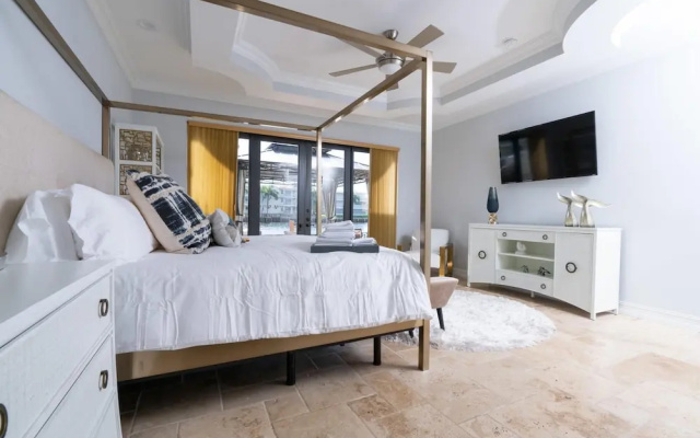 photo 5 of 5 Bedroom Luxe Villa on Deep Water Intracoastal
