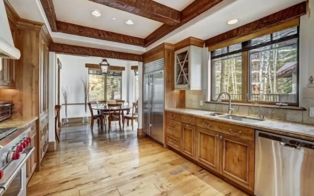 photo 2 of 5 Bedroom Luxury Townhome in Lionshead Village