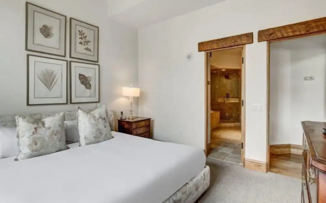 photo 4 of 5 Bedroom Luxury Townhome in Lionshead Village