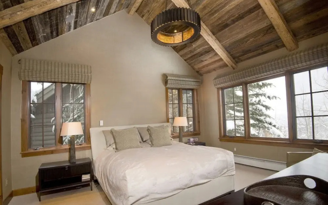 photo 5 of 5 Bedroom Private Home With The Easiest Mountain Access Home by Redawning