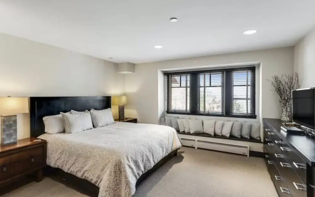 photo 5 of 5 Bedroom Ski-in/ski-out Luxury Townhome in The Meadows Townhomes