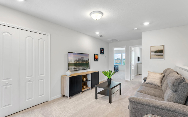 photo 3 of 5 Bedrooms - 4,5 Bathrooms - Solterra 7436 Ol