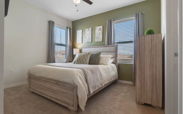 photo 4 of 5 Bedrooms / 4.5 Bathrooms / Solterra (5272 OA), Davenport, US