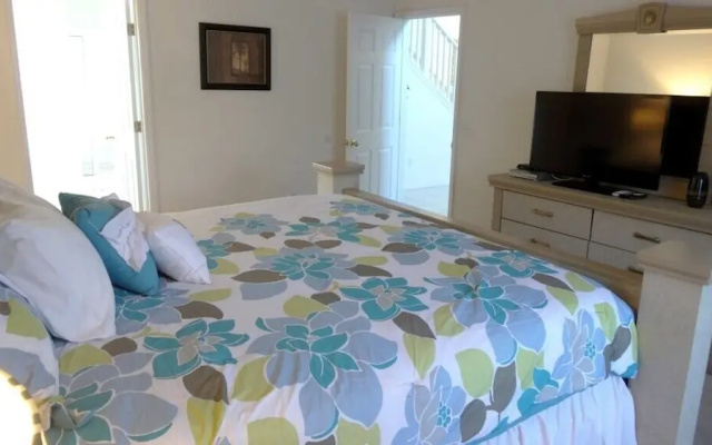 photo 2 of 5 Beds With Private Pool Near Disney Parks 4703 5 Bedroom Home by Redawning