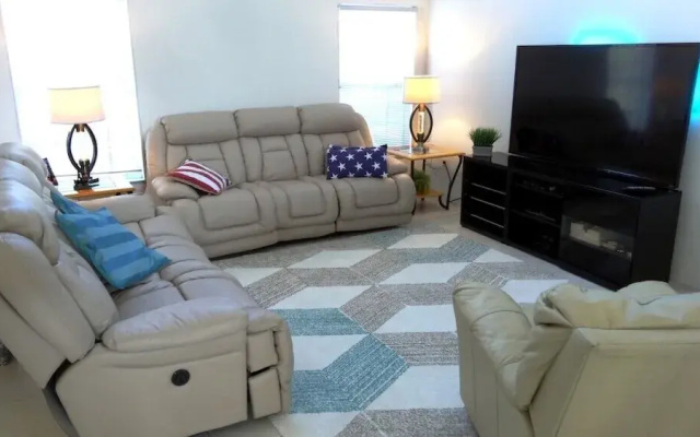 photo 5 of 5 Beds With Private Pool Near Disney Parks 4703 5 Bedroom Home by Redawning