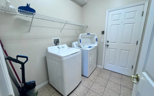 photo 4 of 5 BR/3.5B Lake View, Pool, close to Disney : CL45, Kissimmee, US