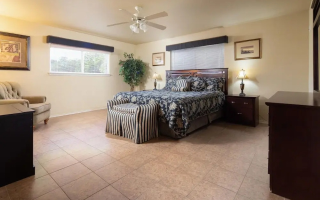 photo 3 of 5 O'clock Somewhere! Ww H302 2 Bedroom Condo by RedAwning