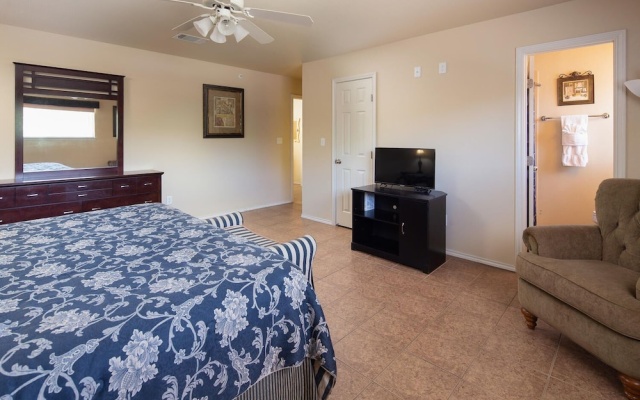photo 4 of 5 O'clock Somewhere! Ww H302 2 Bedroom Condo by RedAwning