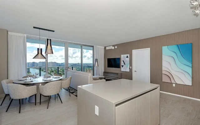 photo 5 of 5 Stars 2BR in the SKY UNIQUE Ocean & Bay View BALCONY