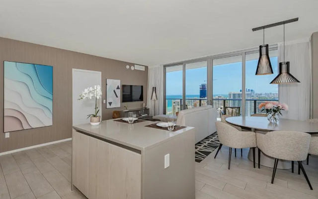 photo 2 of 5 stars AMENITIES Luxury 3 BR-Stunning VIEW & 27th Floor