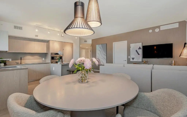 photo 5 of 5 stars AMENITIES Luxury 3 BR-Stunning VIEW & 27th Floor