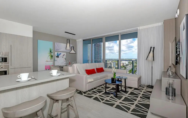 photo 2 of 5 Stars Luxury 1BR -FRONT Intracoastal VIEW