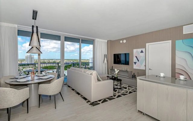 photo 4 of 5 Stars Luxury 1BR -FRONT Intracoastal VIEW