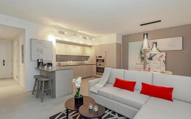 photo 5 of 5 Stars Luxury 1BR -FRONT Intracoastal VIEW
