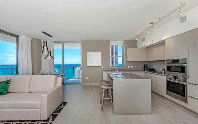 photo 2 of 5 STARTSAMENITIES Luxury 2BR. FRONT Ocean & Bay VIEW