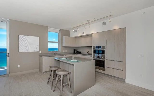 photo 3 of 5 STARTSAMENITIES Luxury 2BR. FRONT Ocean & Bay VIEW